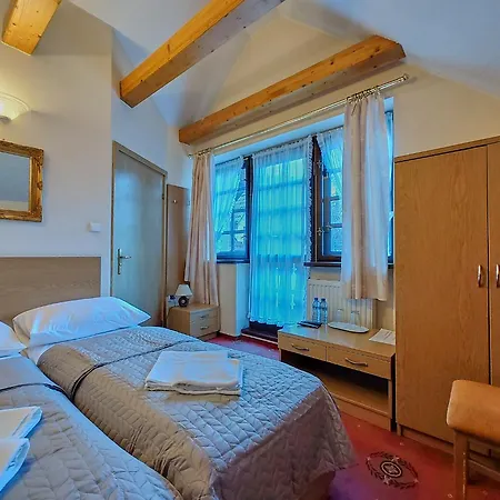 Gosciniec Nad Potokiem Bed & Breakfast 3*