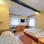 Gosciniec Nad Potokiem Oda ve Kahvaltı